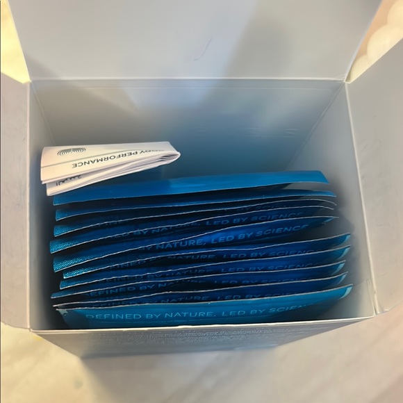 Elemis Cellutox Herbal Bath Synergy - Picture 6 of 7